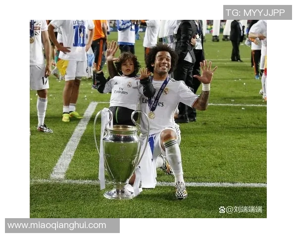 一代足坛传奇球星的辉煌历程与影响力分析 一代足坛传奇球星的辉煌历程与影响力分析