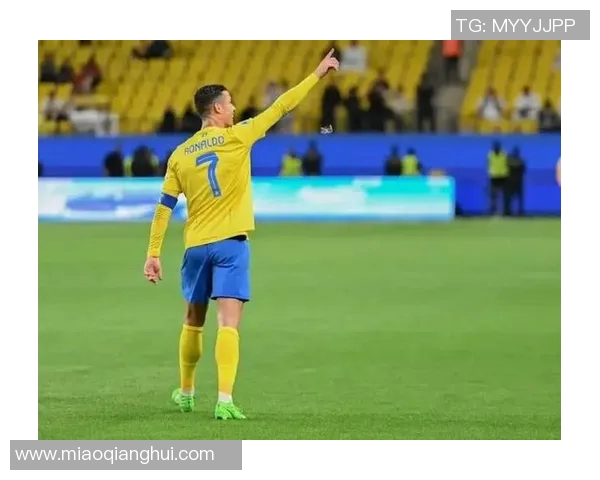 外国球星亲临赛场热情观赛 展现对足球的无限热爱与支持